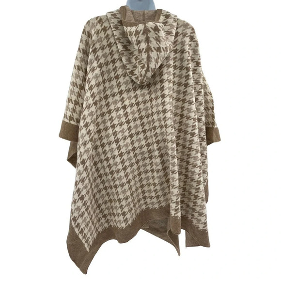 Coco + Carmen Brina Hooded Drawstring Pullover Knit Poncho Carmel Cream One Size - Picture 9 of 16